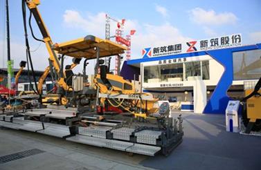 鐵（tiě）路道渣攤鋪機（jī）成功運用