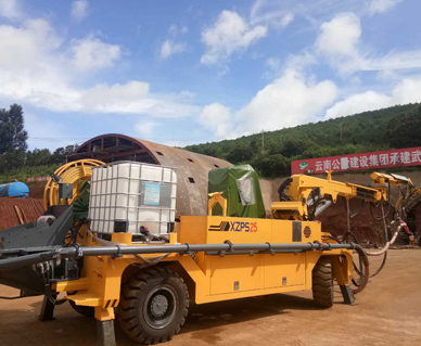 雲南武倘尋高速雞街二號隧道