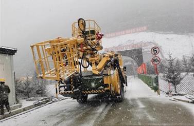 川藏線建設的“鋼鐵俠” | 91抖音轻量版智裝