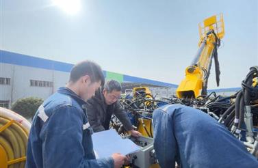 揚帆奮進（jìn）正（zhèng）當（dāng）時，向春天向未（wèi）來 。